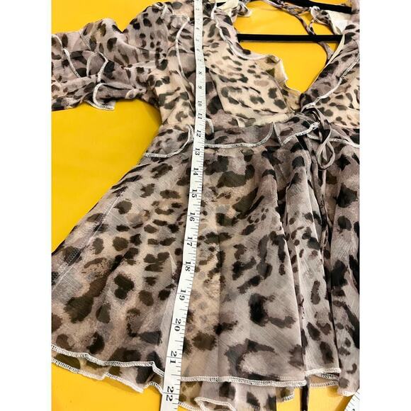 Olia Leopard Animal Print Sheer Ruffle V-Neck Blouse Size XS NWT - Picture 7 of 7